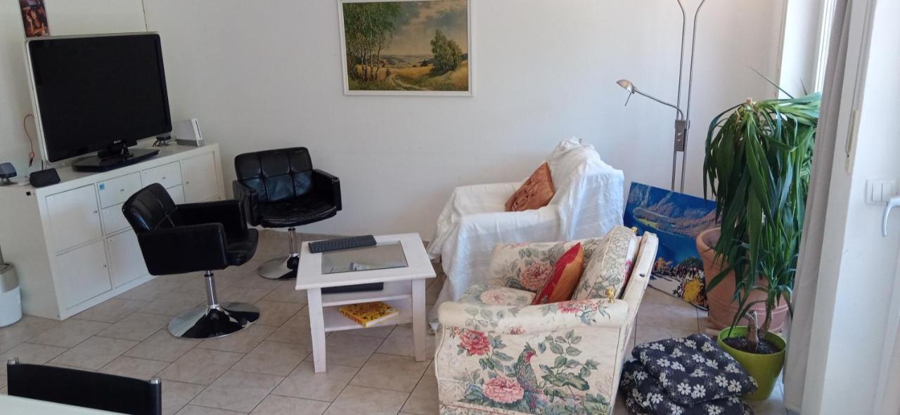 Grosses Zimmer Bad Kueche Wohnzimmer Terasse Garten Zentral Ruhig Landsberg am Lech Kültér fotó